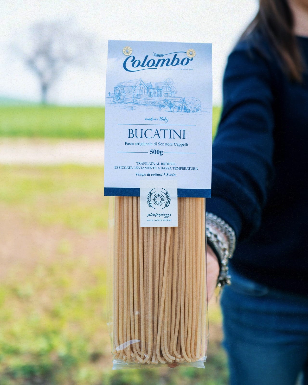 Bucatini artigianali Pasta Colombo, trafilati al bronzo con grano antico Senatore Cappelli coltivato in Molise.